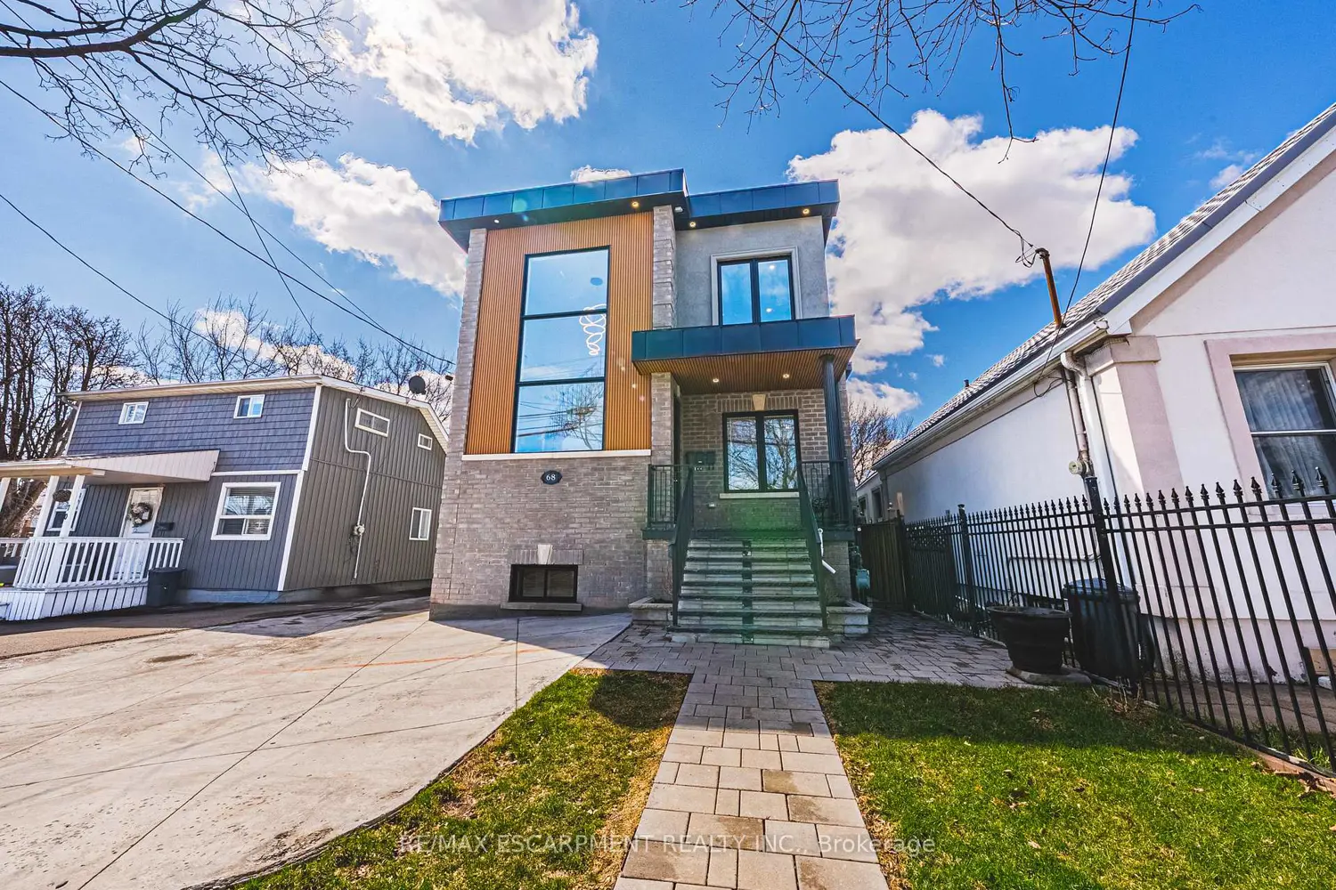 68 Vansitmart Avenue