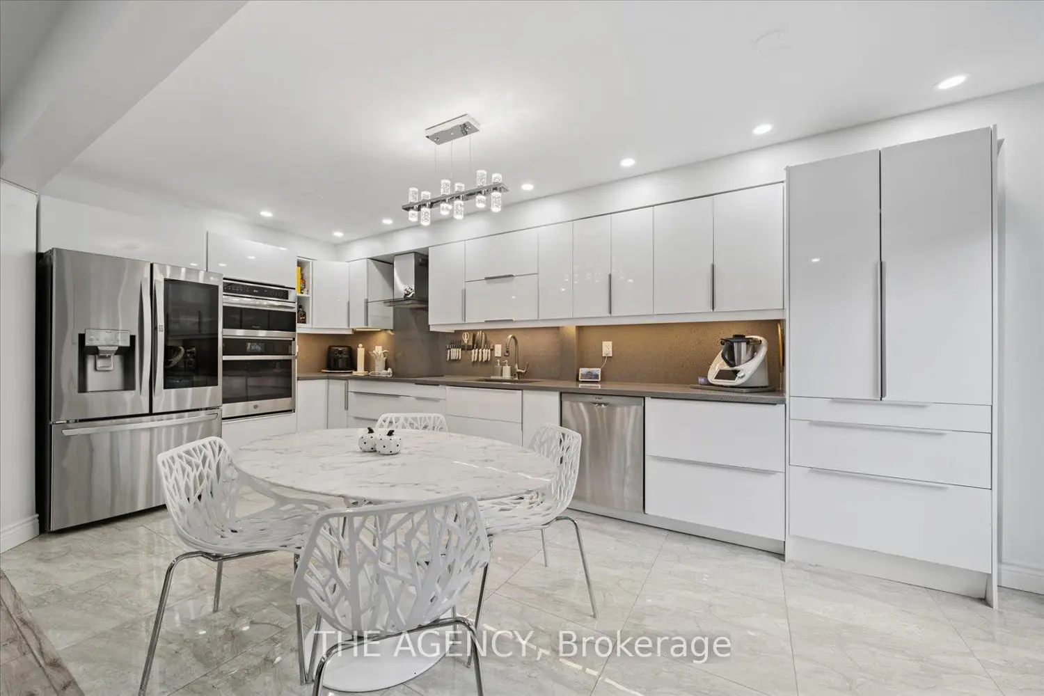Additional image 3 of 908 Oaktree Crescent
