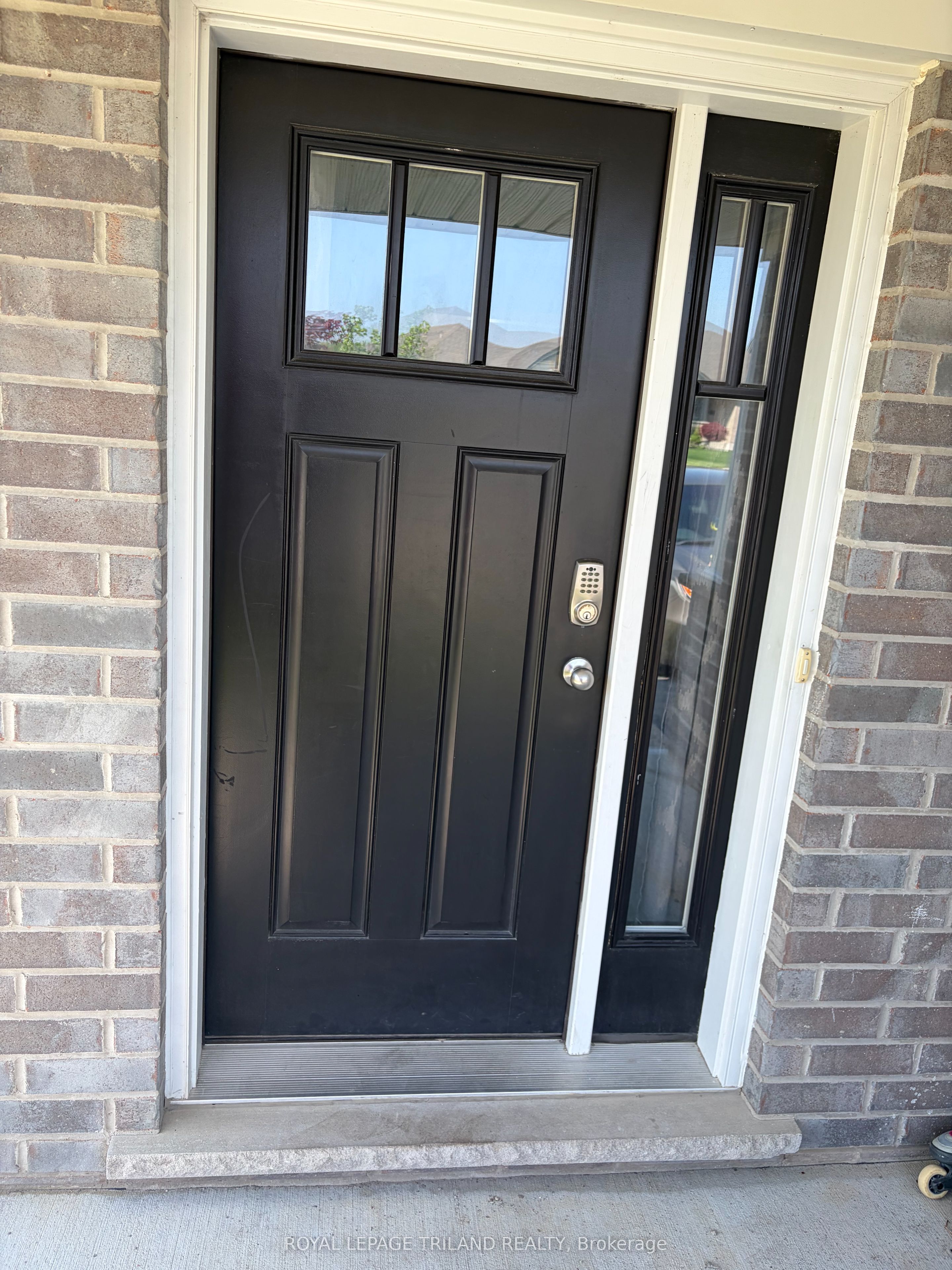 MAIN LEVEL-204 Peach Tree Boulevard, St. Thomas, ON, N5R 0E3 photo 3