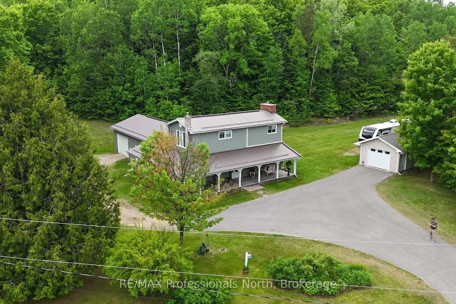 1023 Chester Crescent photo 5