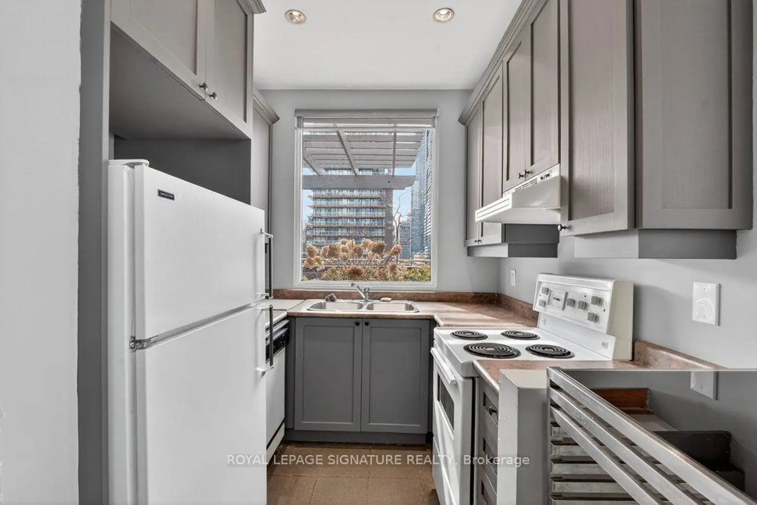 Additional image 16 of 555 Yonge Street 707