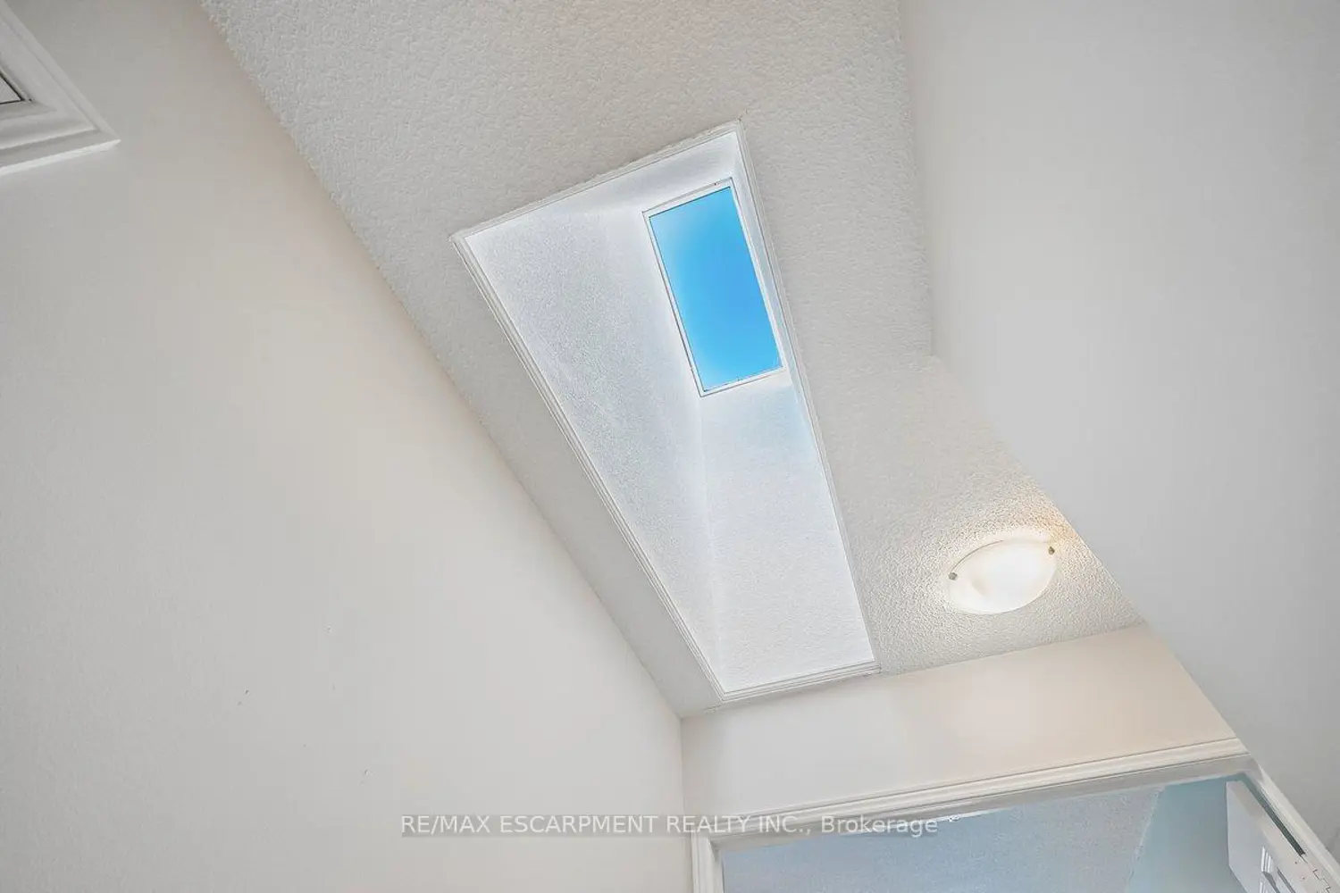 Additional image 15 of 5255 Lakeshore Road 30