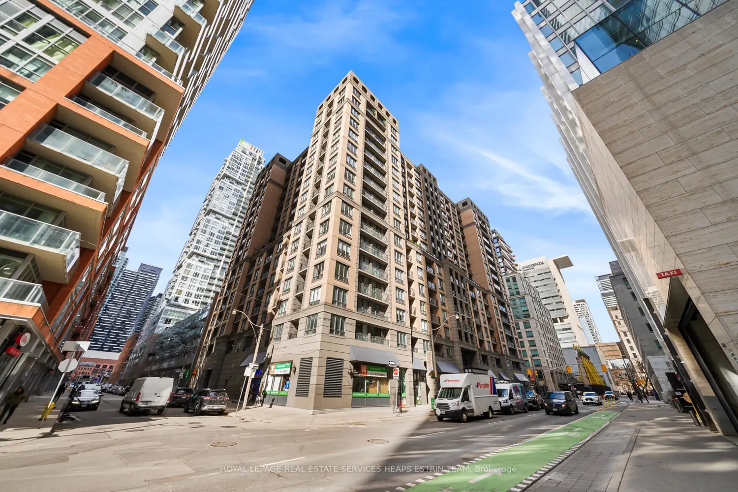 Additional image 20 of 140 Simcoe Street 702