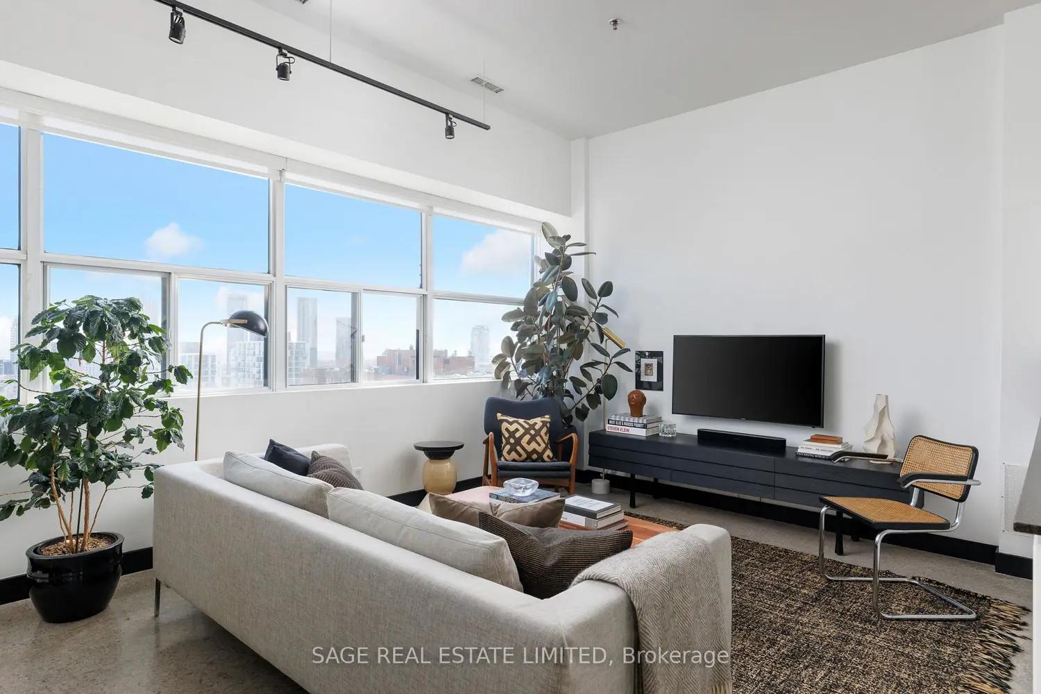700 King Street 1112