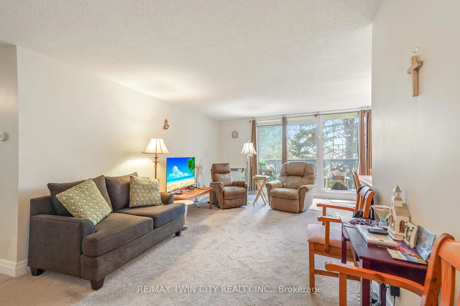 Additional image 9 of 9 Bonheur Court 207