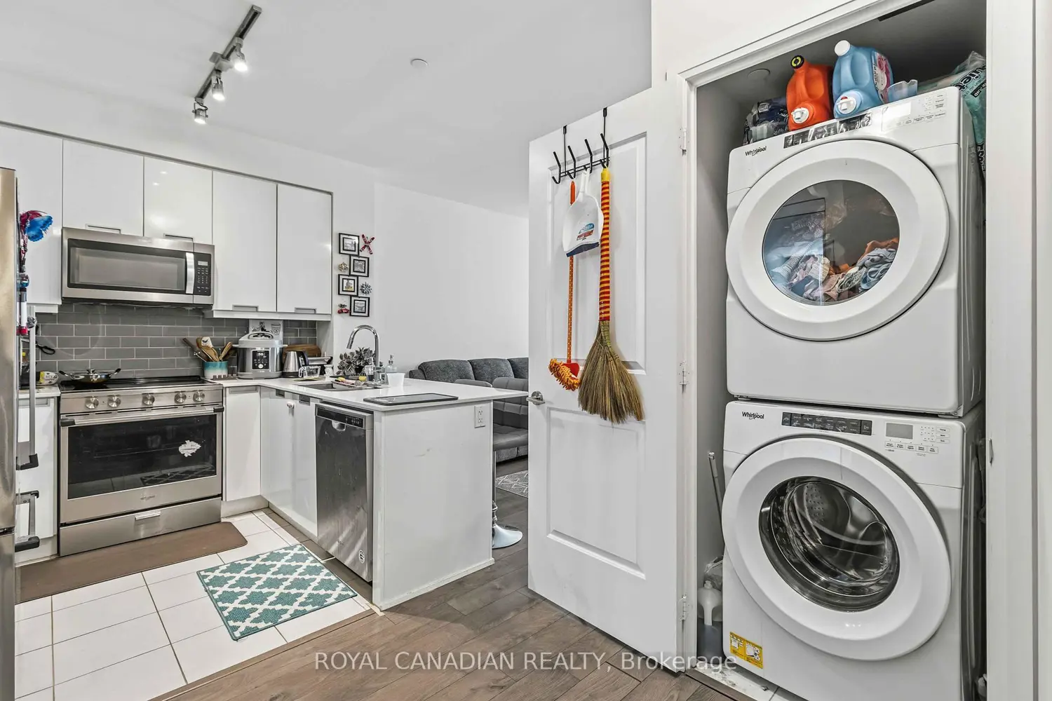 Additional image 5 of 65 Watergarden Drive 1501