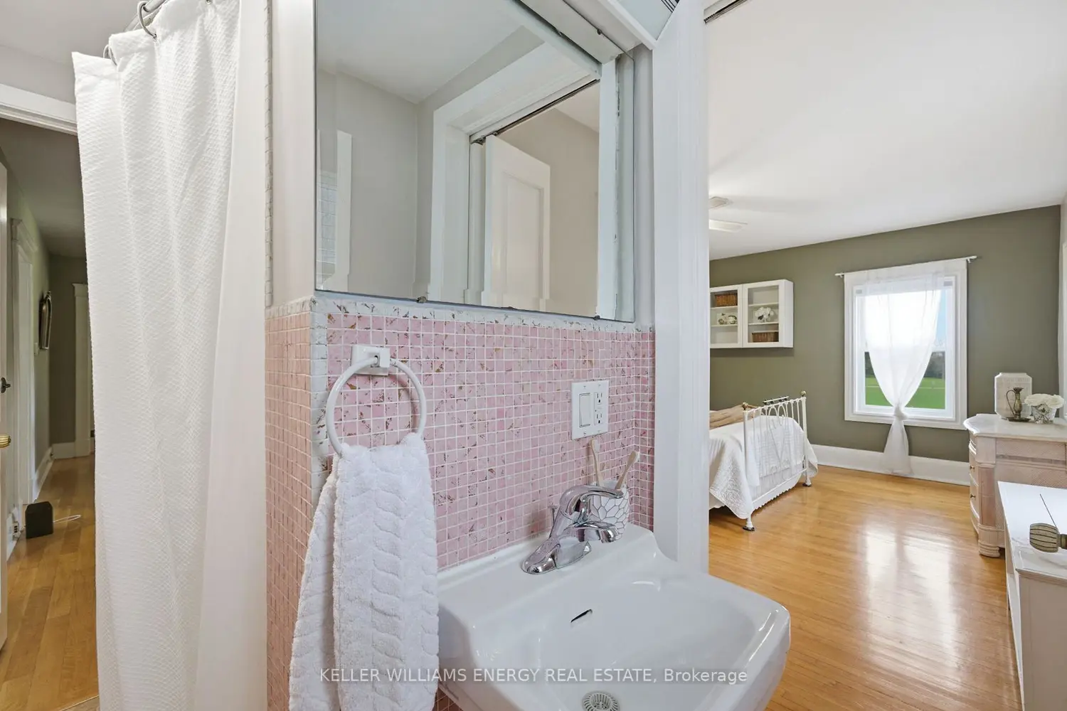 Additional image 11 of 452 Simcoe Street