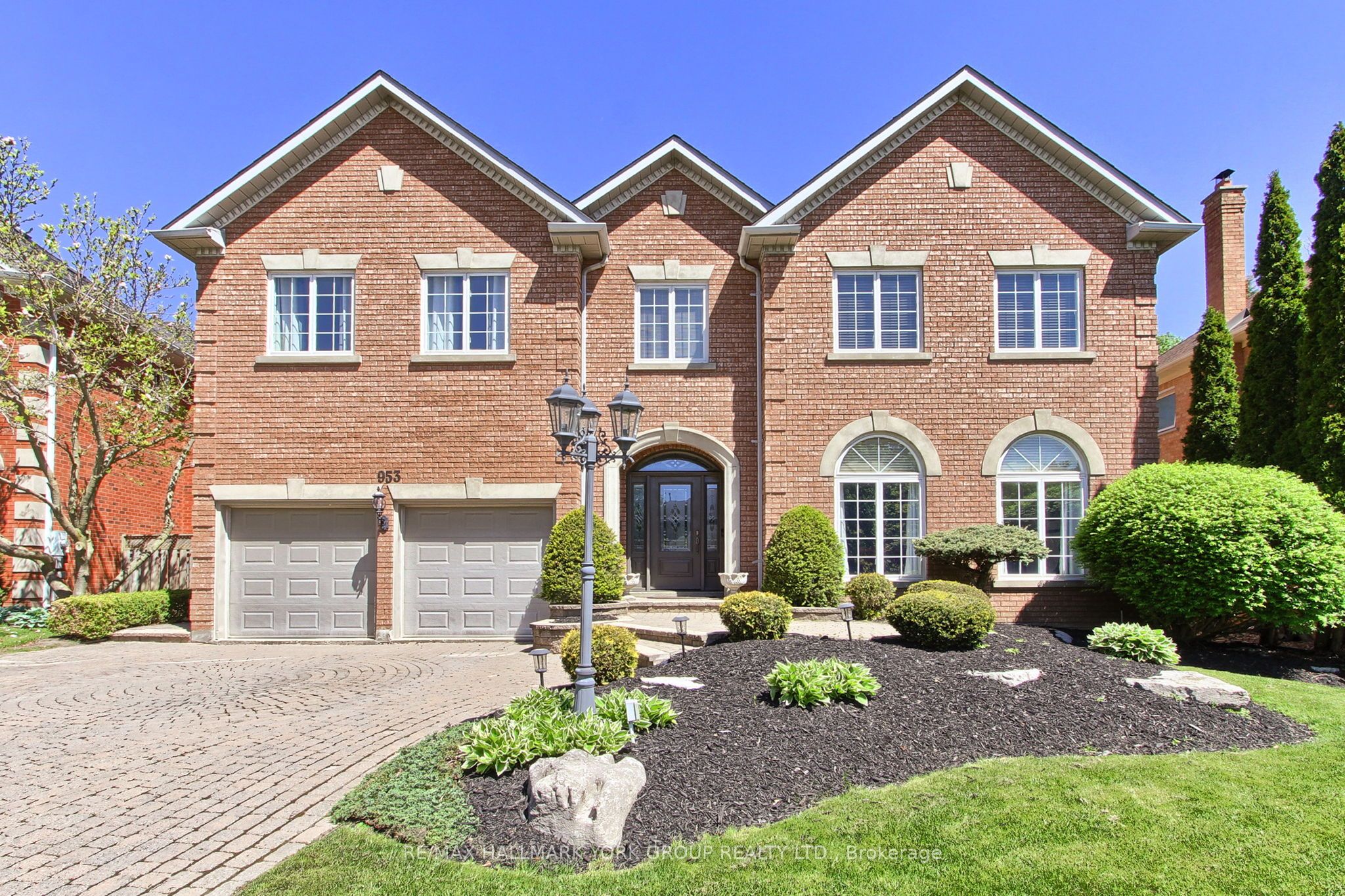953 Damascus Court, Newmarket, ON, L3X 1L2