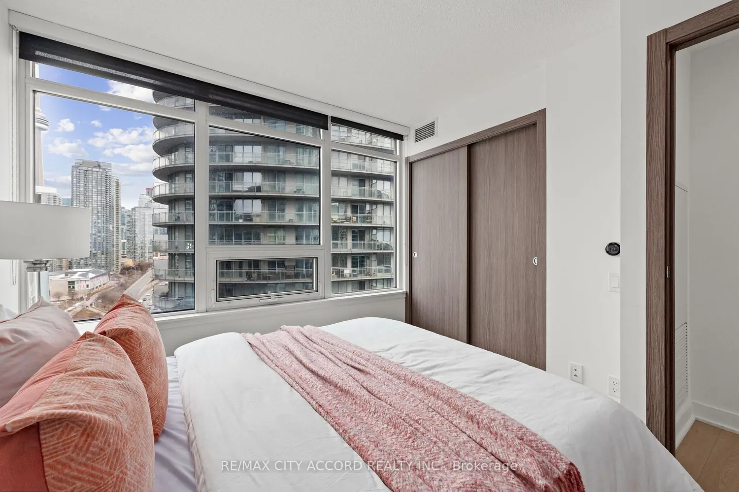Additional image 12 of 17 Bathurst Street 2015
