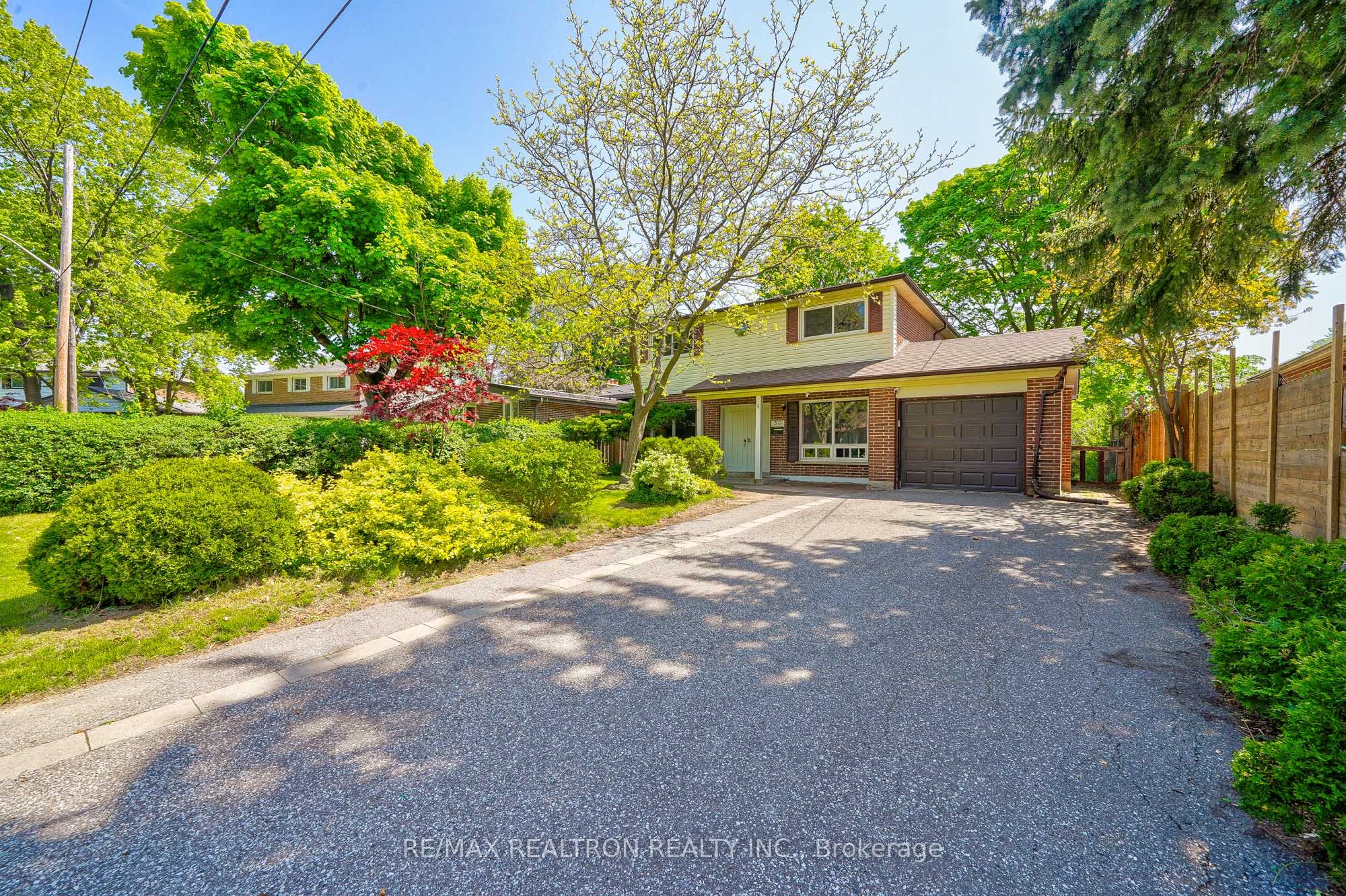 50 Axsmith Crescent, Toronto, ON, M2J 3K3