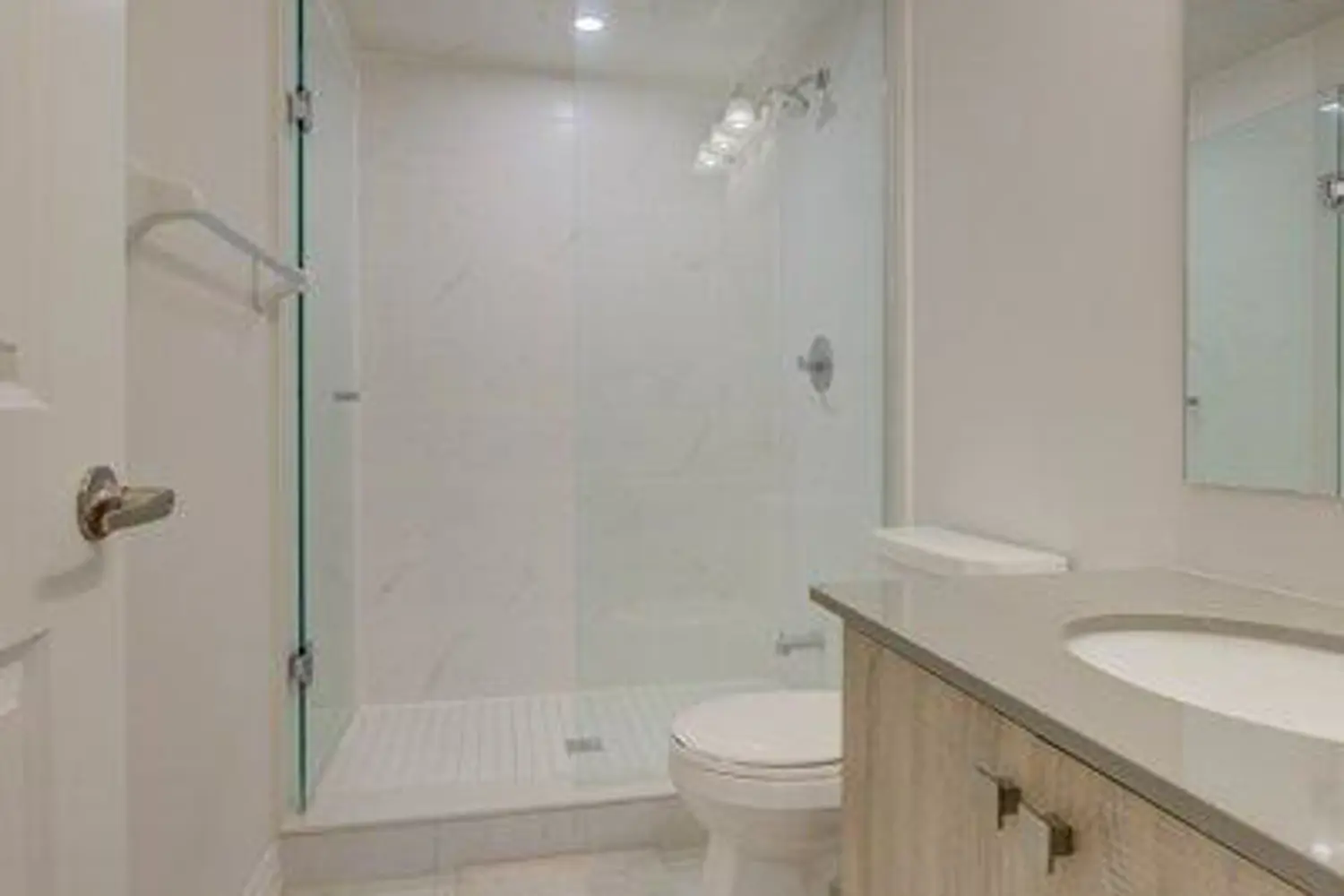 Additional image 19 of 585 Colborne Street 611
