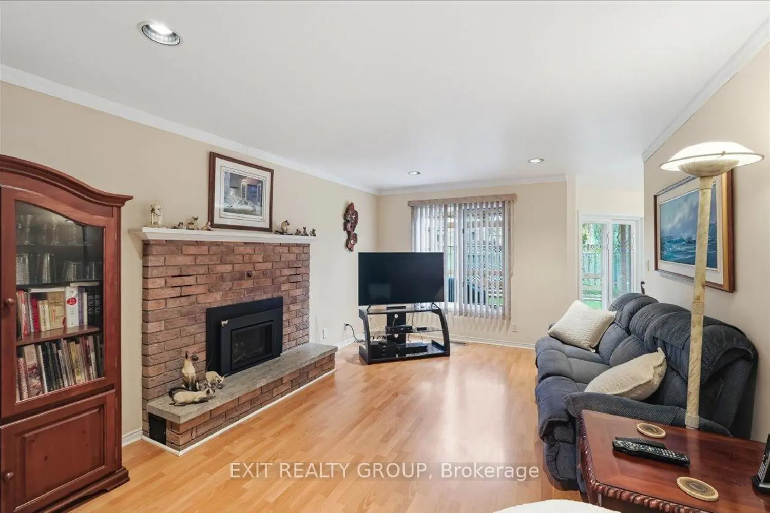 472 Dundas Street photo 3