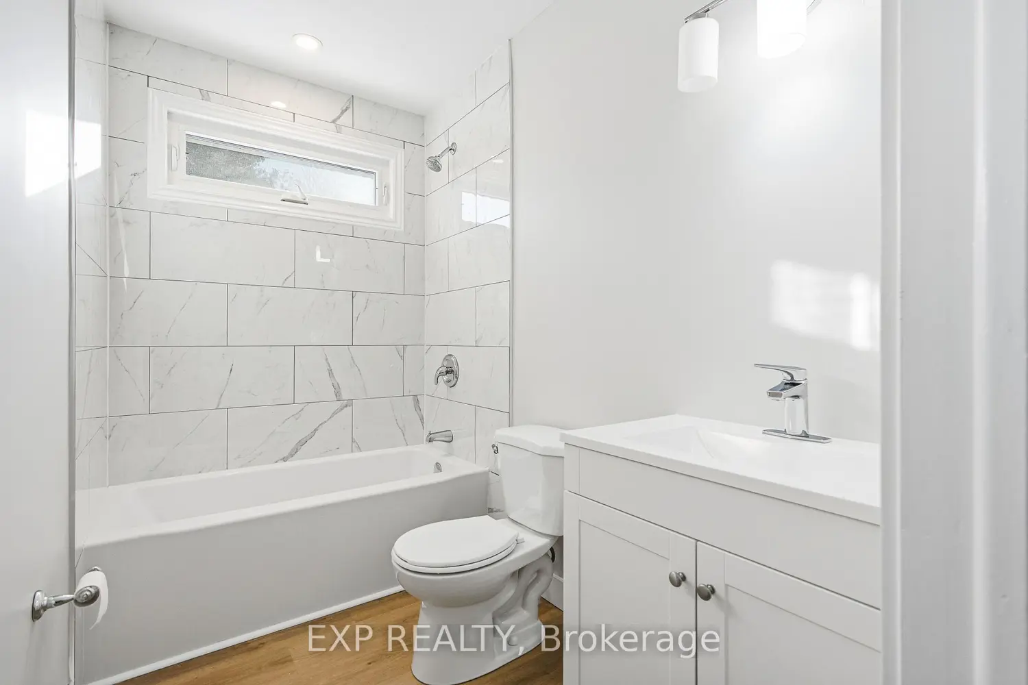 2158 Fillmore Crescent photo 4