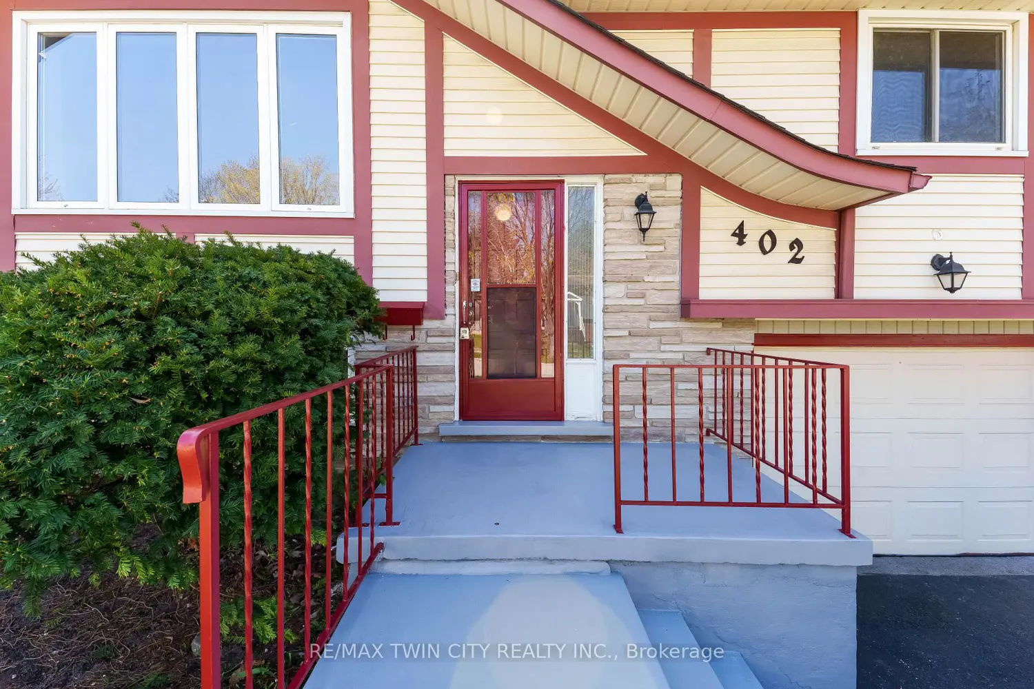 402 Lakeview Drive photo 2