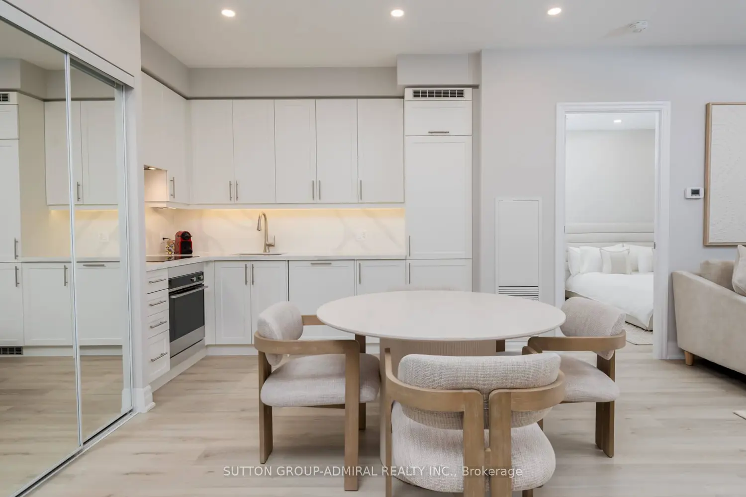 Additional image 4 of 9085 Jane Street 622