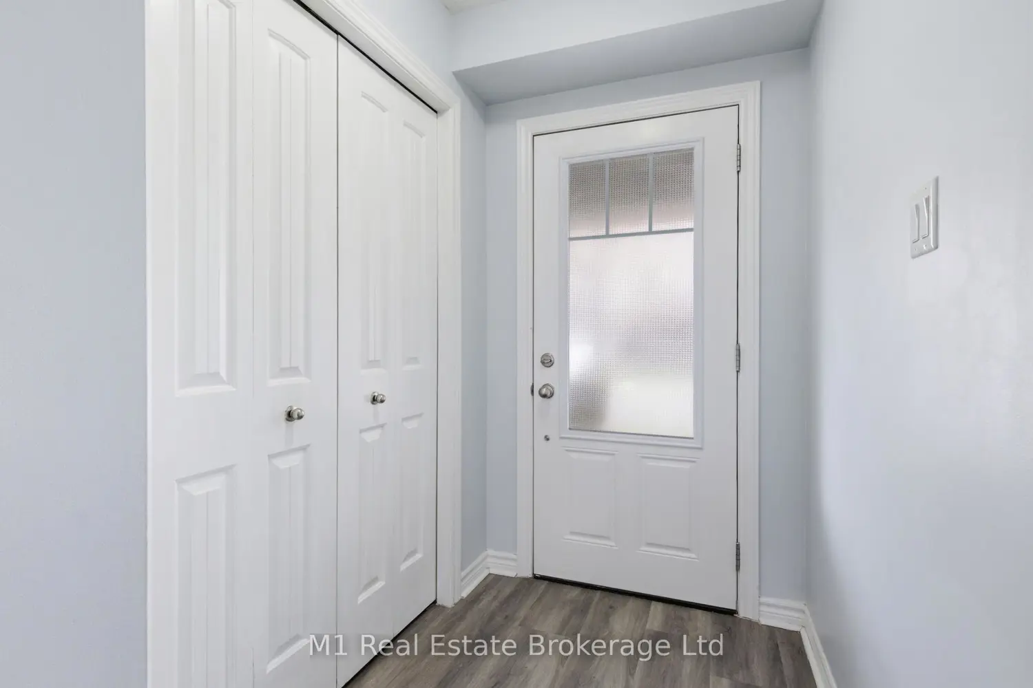 75 Arlington Crescent photo 3