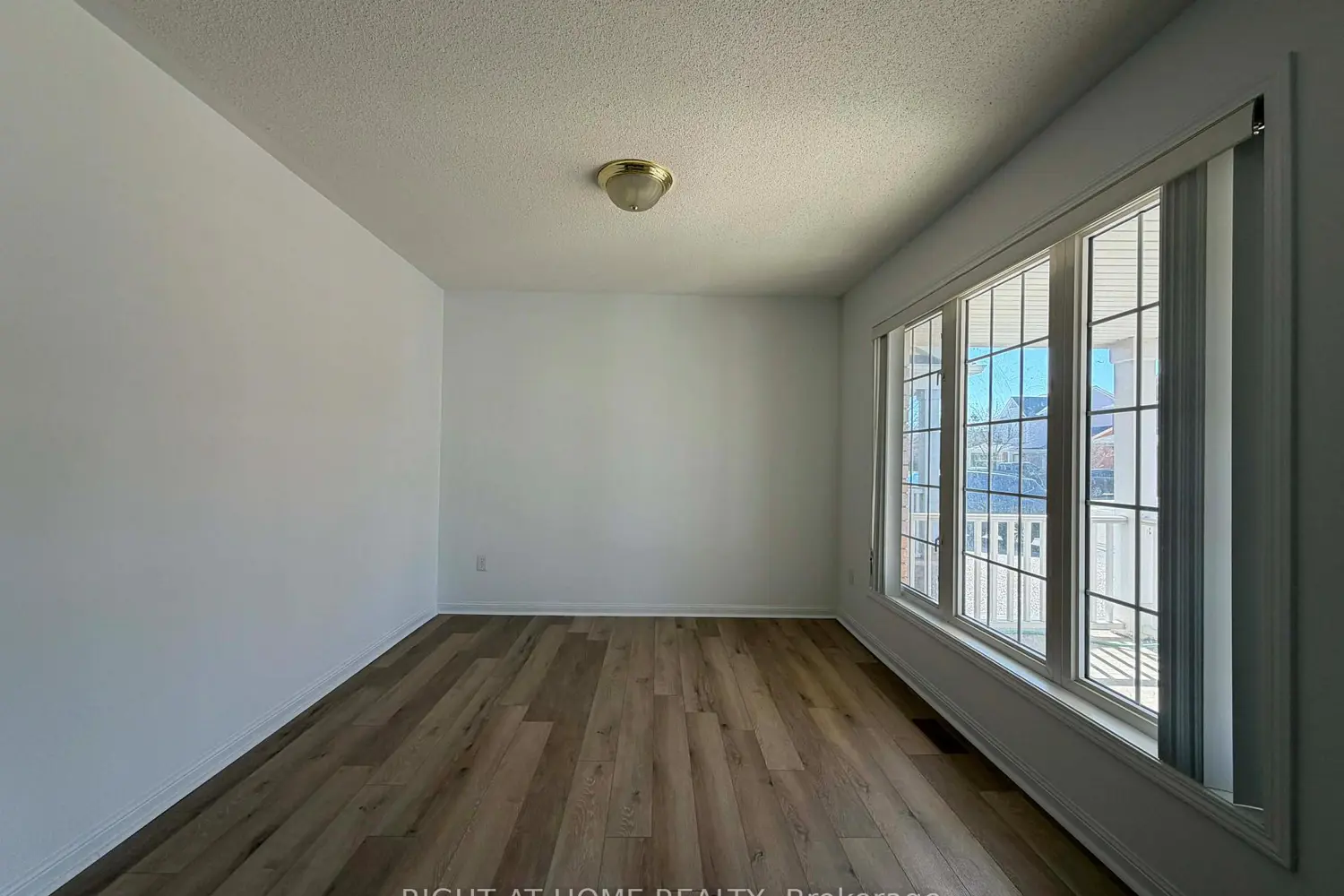 677 Irving Terrace photo 3