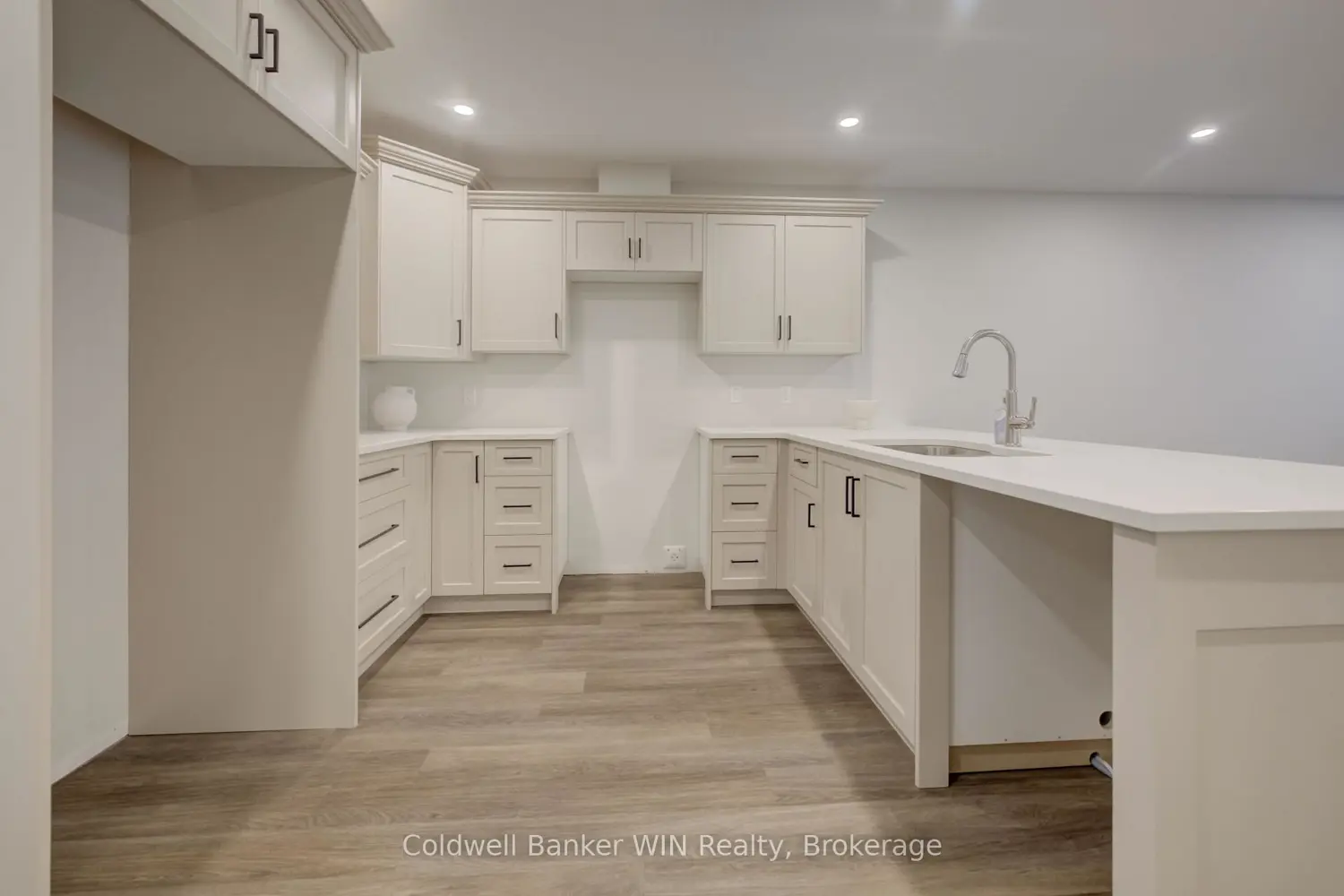 202 Elgin Street photo 5