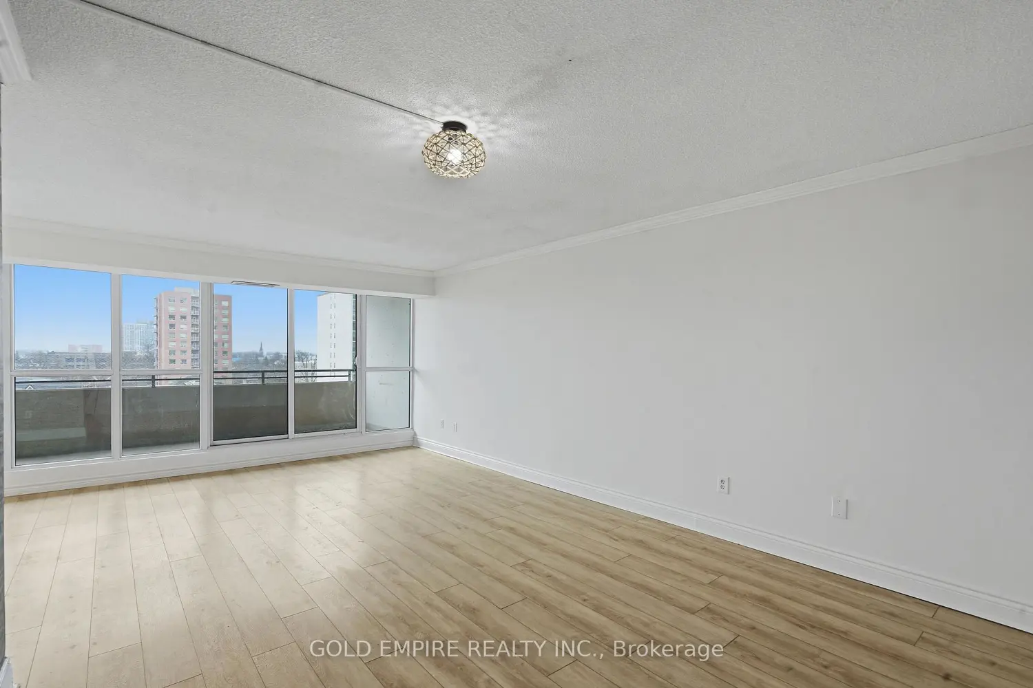 Additional image 3 of 389 Dundas Street 701