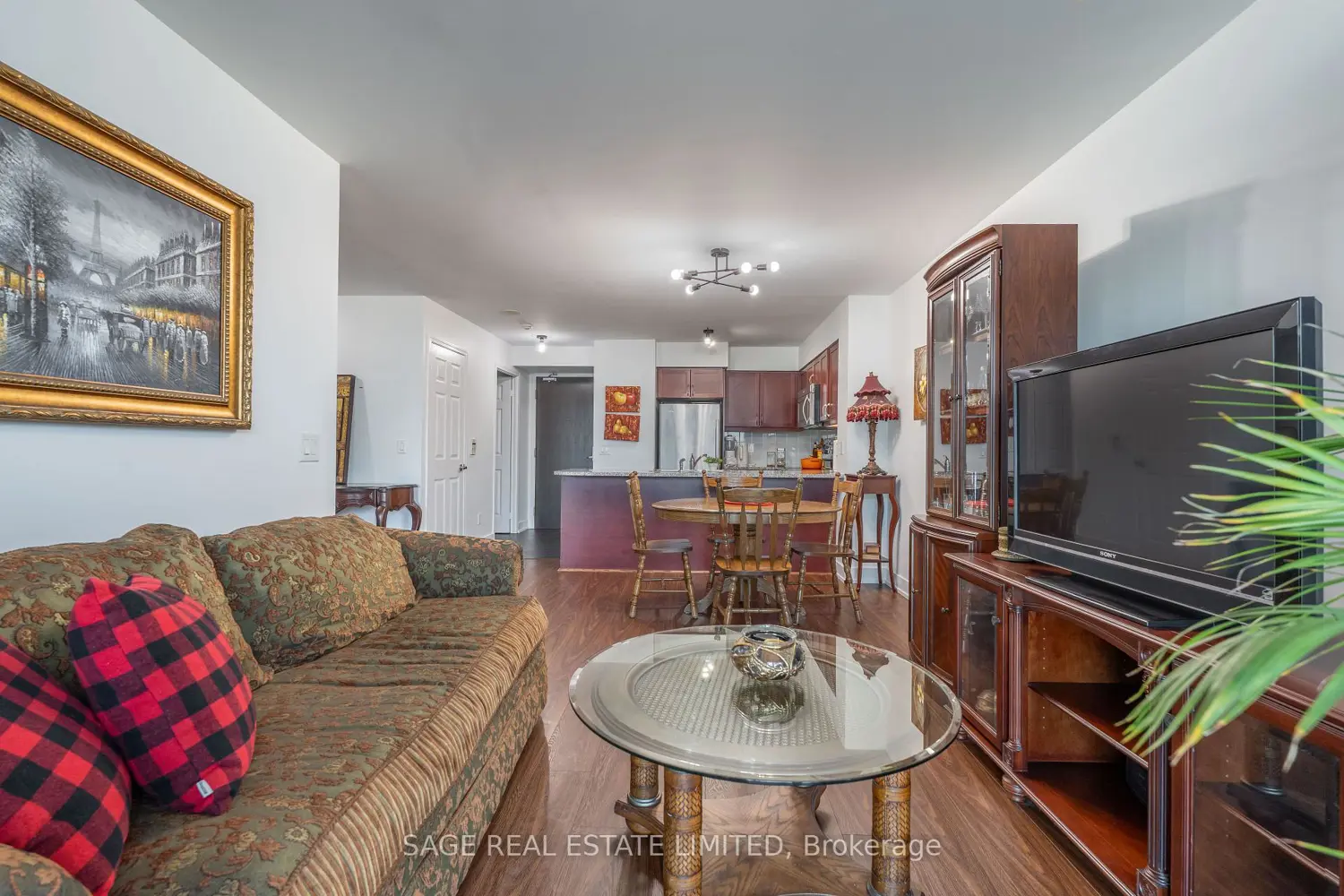 Additional image 6 of 19 Grand Trunk Crescent 3712