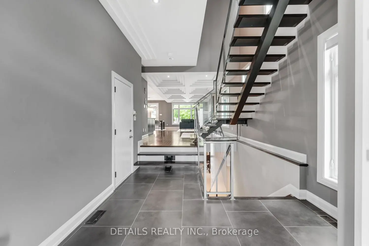 71 Eleanor Drive photo 2