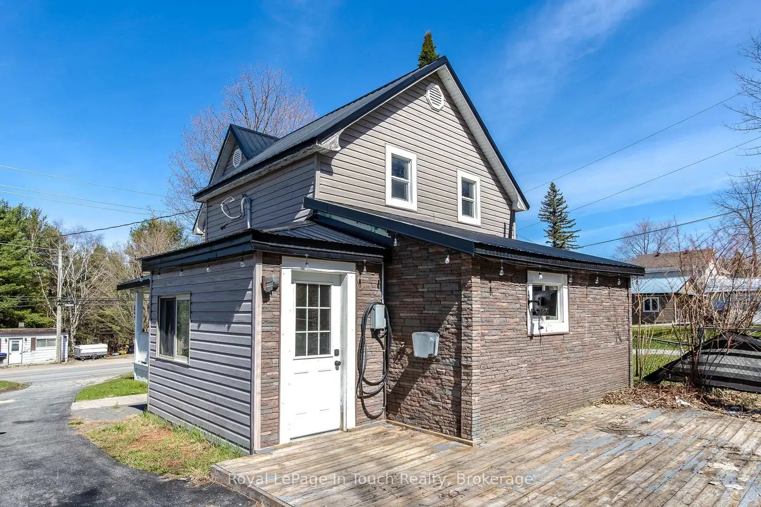397 William Street photo 2