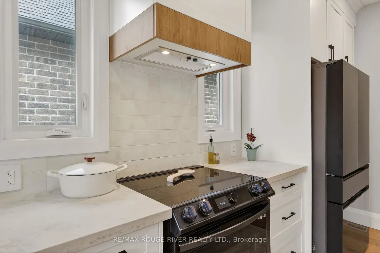 Additional image 8 of 4 - 1000 D'arcy Street