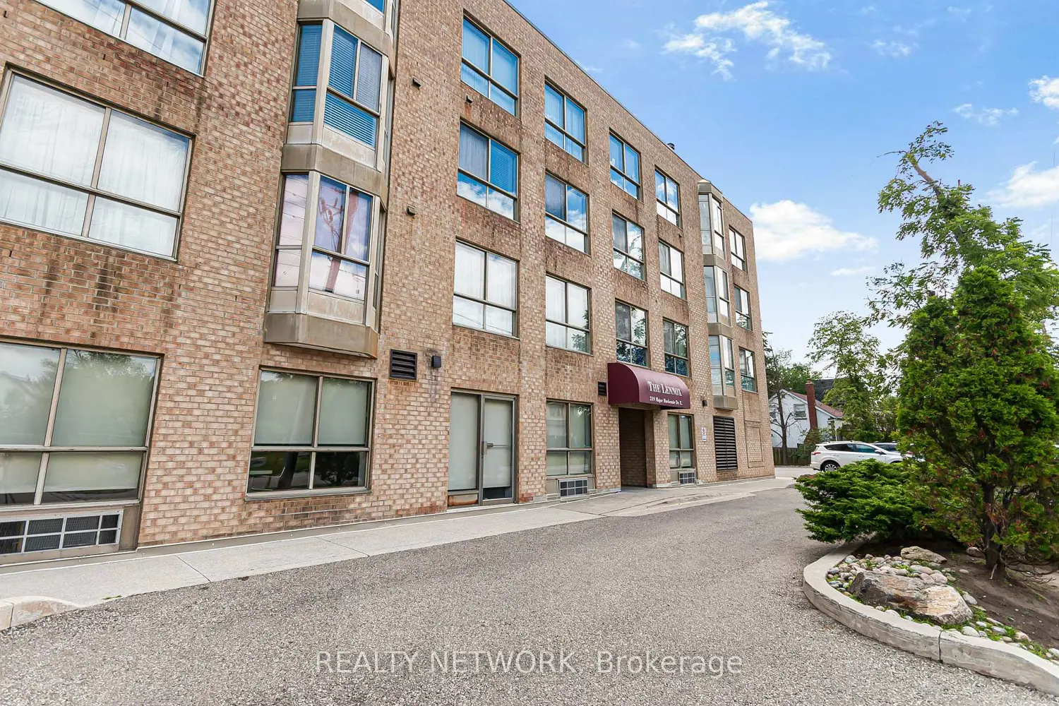 249 Major Mackenzie Drive 106