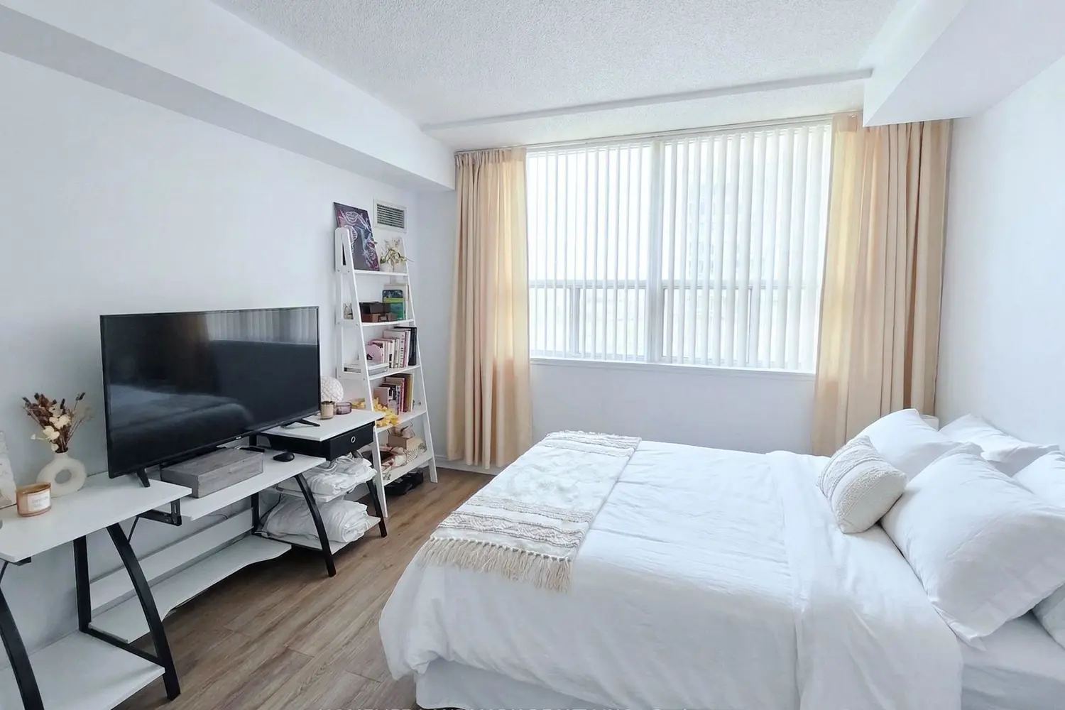 Additional image 7 of 7398 Yonge Street 106