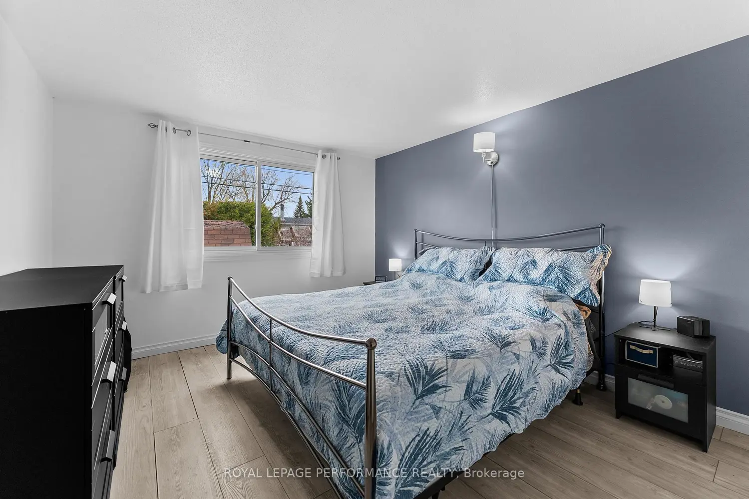 420 Hatfield Crescent photo 4