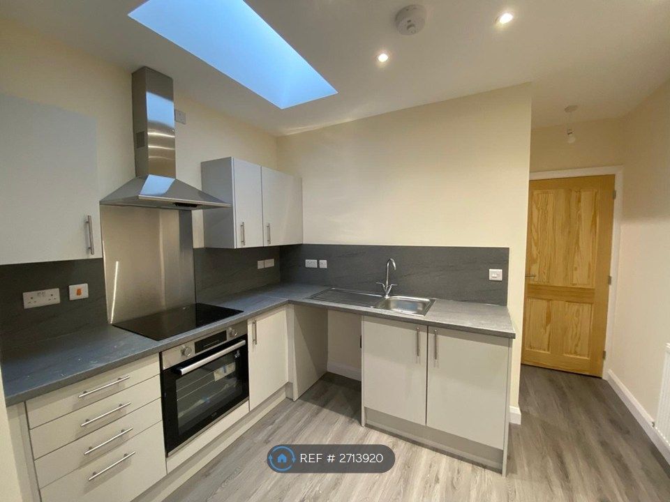 2 bed terraced house to rentChester Street, Mold CH7