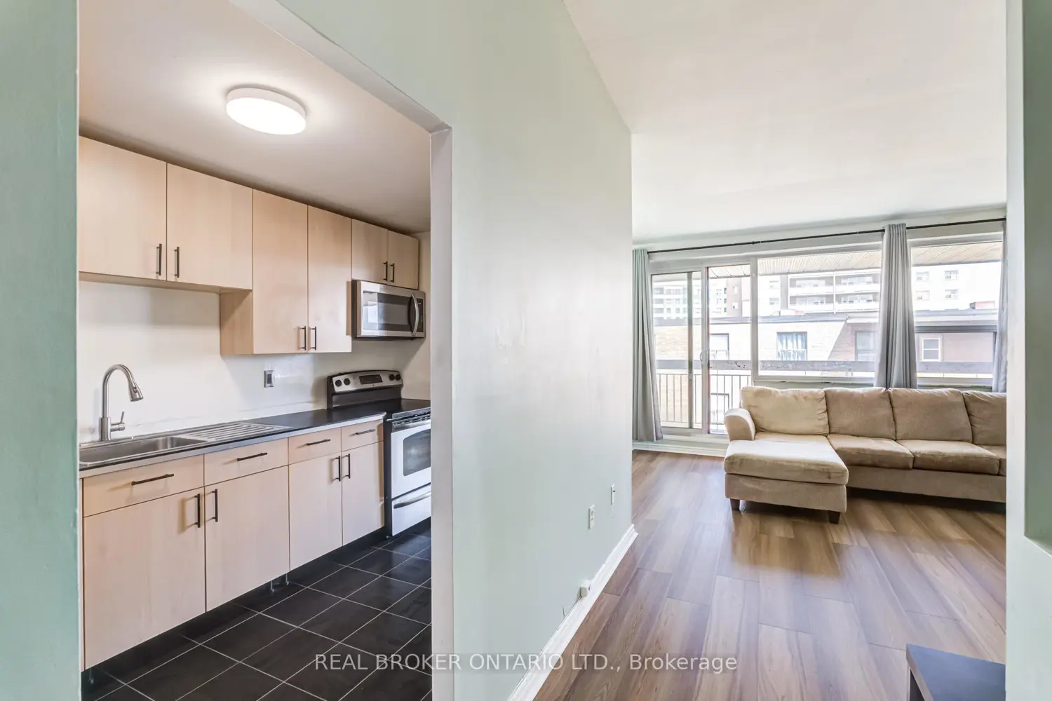 Additional image 3 of 4060 Lawrence Avenue 402