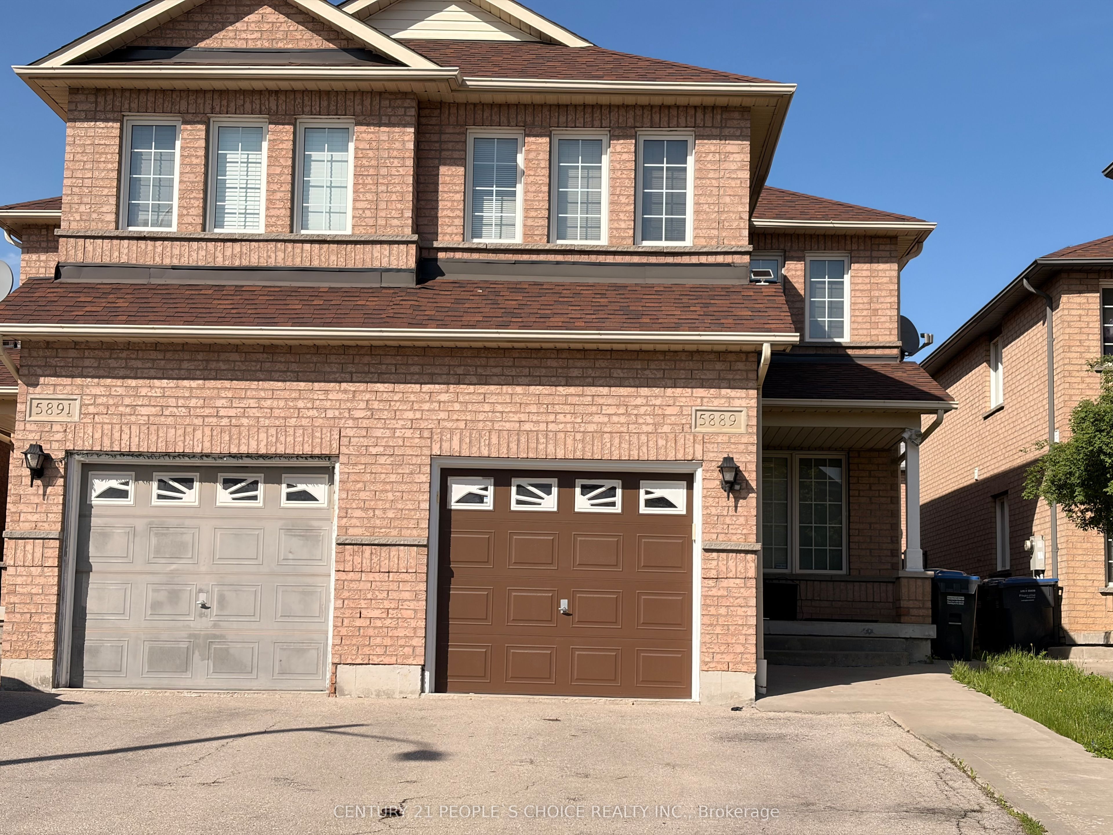 5889 Stonebriar Crescent, Mississauga, ON, L5V 2T7