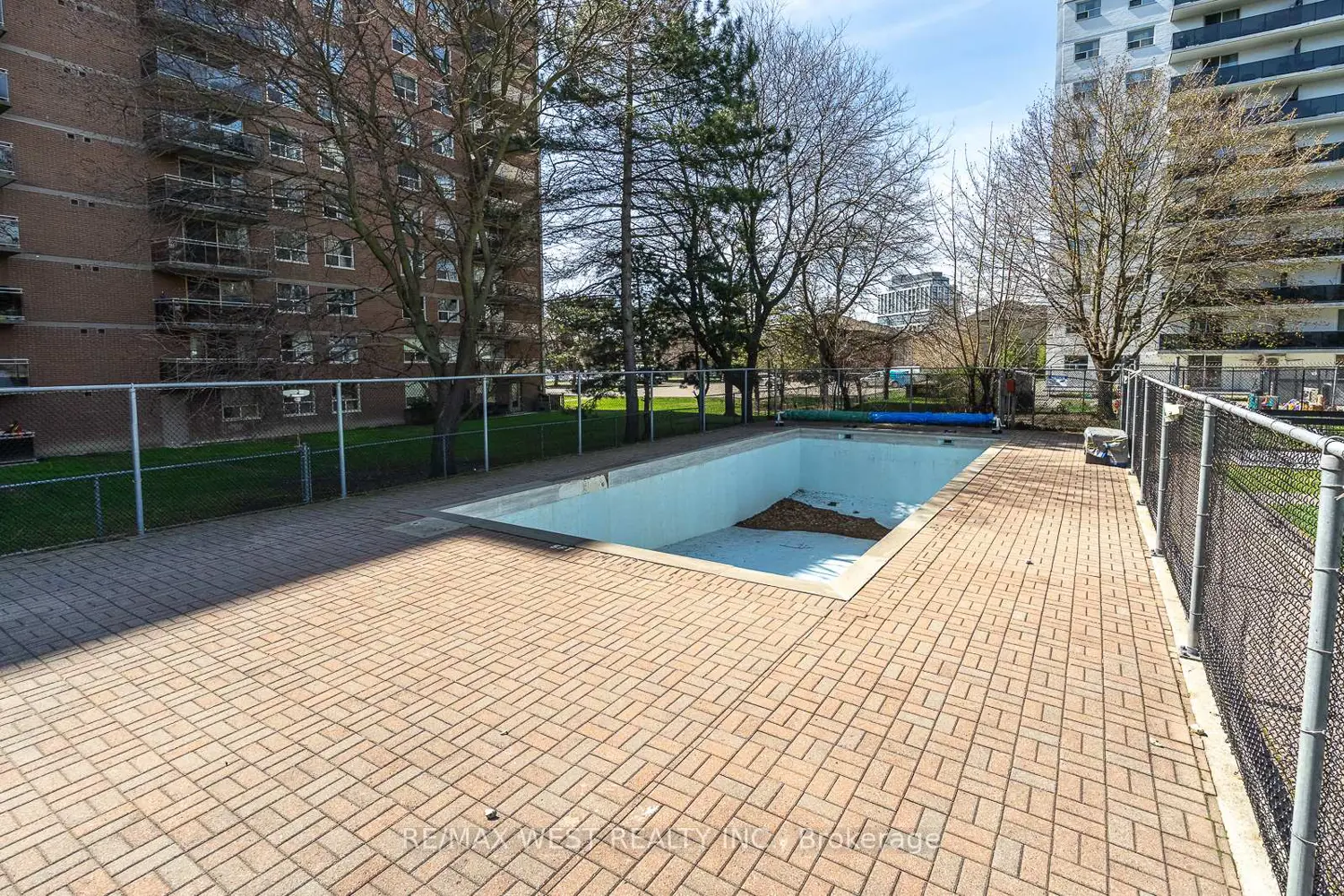 Additional image 19 of 1100 Caven Street 310