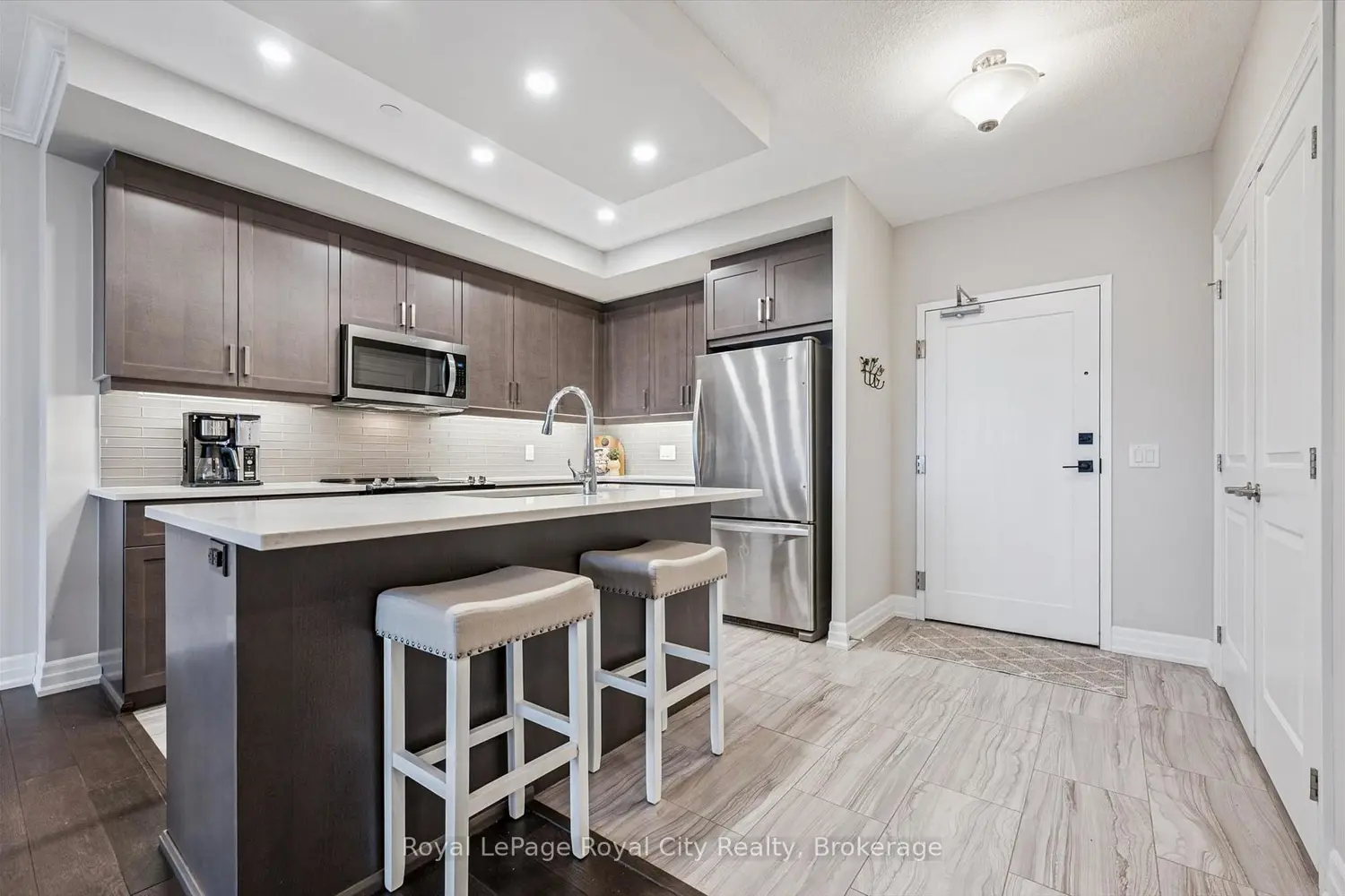 1880 Gordon Street 809 photo 3