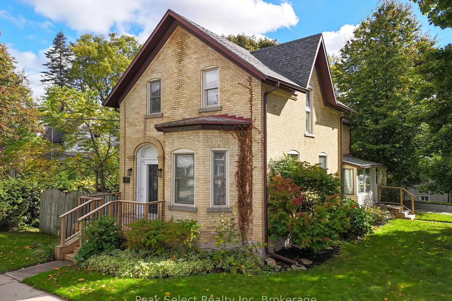382 Queen Street photo 3