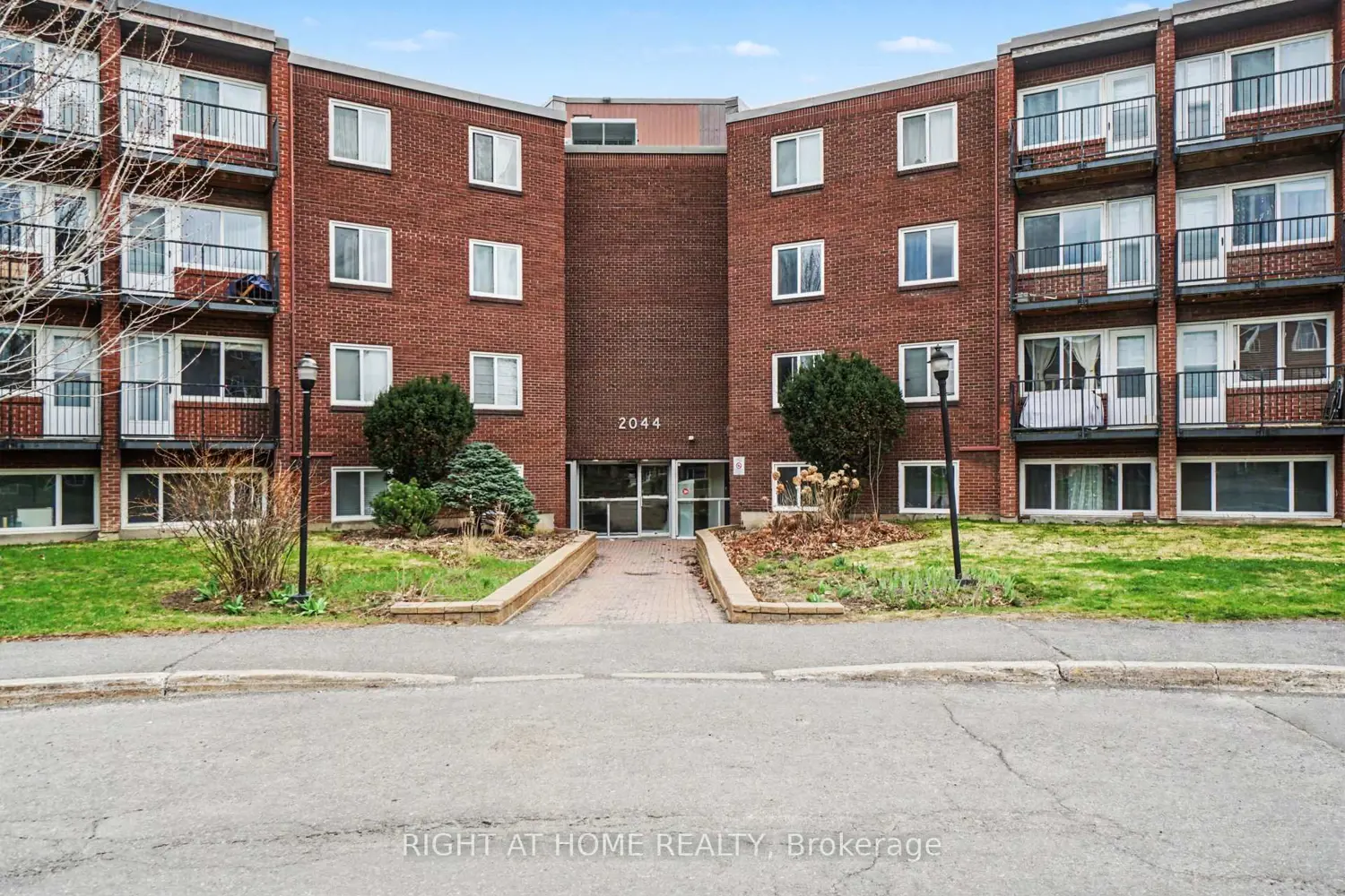2044 Arrowsmith Drive 305B photo 2