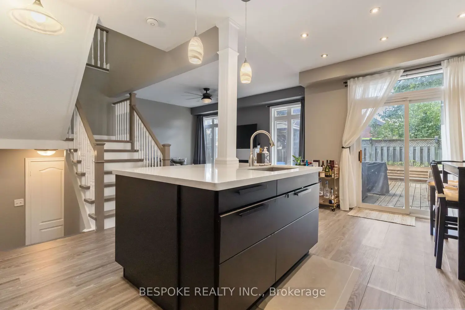 163 Glasgow Crescent photo 4
