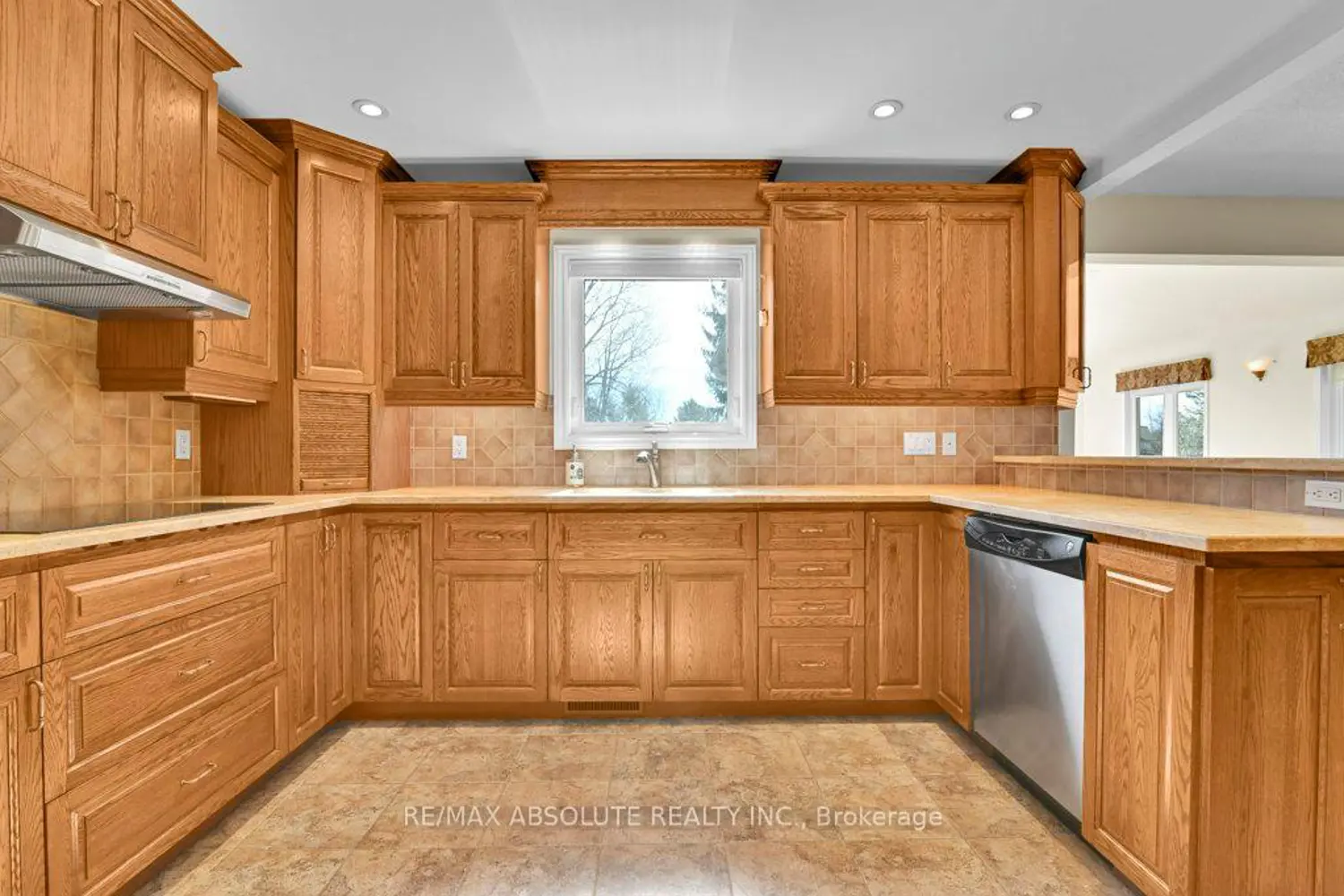 535 Gascon Street photo 3