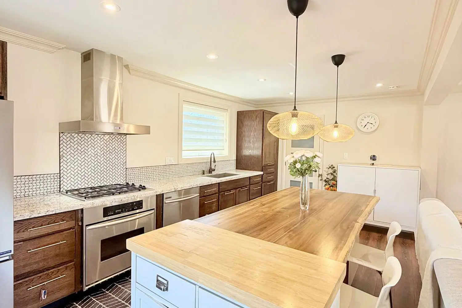 Additional image 9 of 2263 Harcourt Crescent