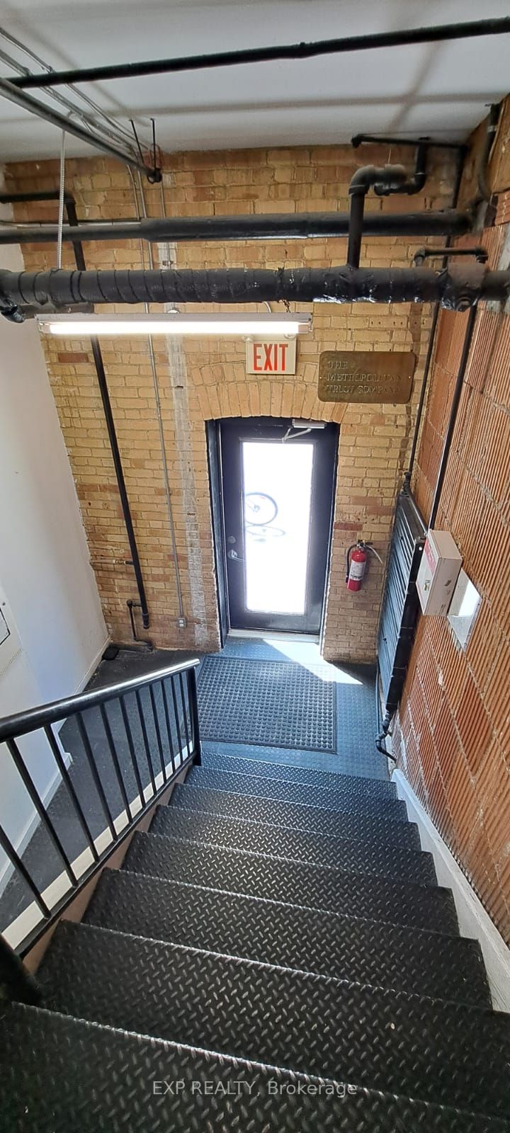 Additional image 4 of 2480 Dundas Street W, Toronto, ON, M6P 1W9