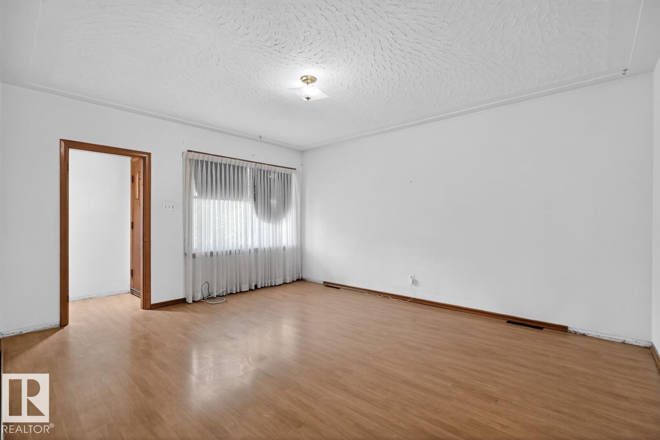 Additional image 4 of 8326 81 Avenue NW, Edmonton, AB, T6C0W2