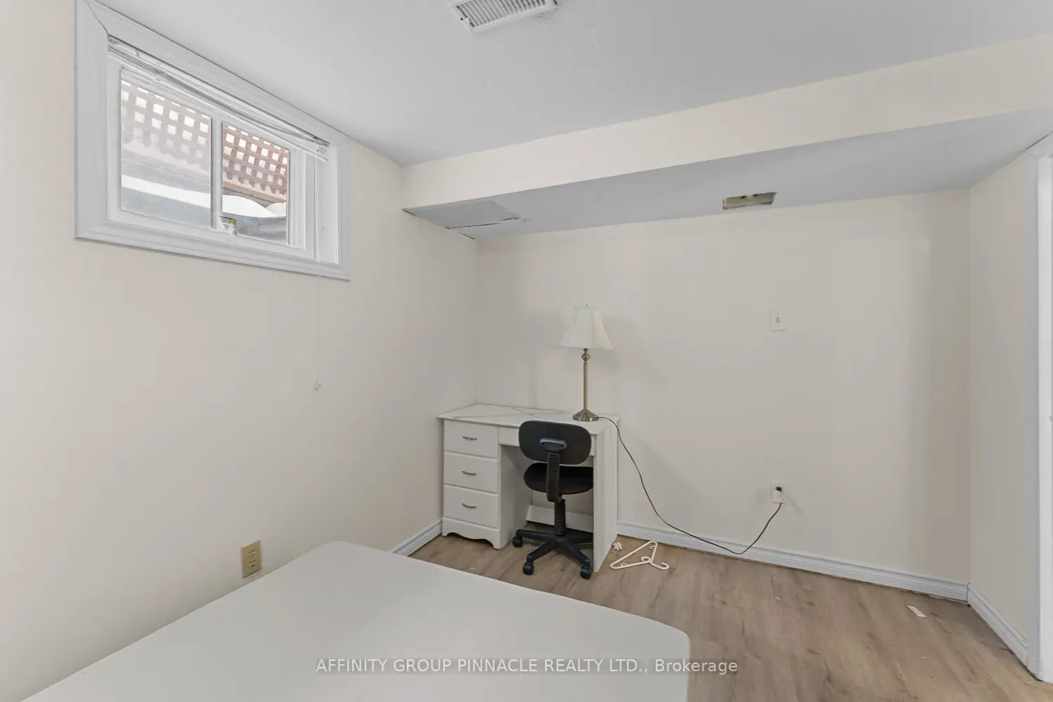 Additional image 9 of 1096 Barnardo Avenue