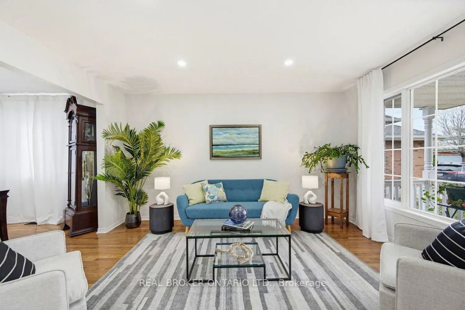993 Sheenboro Crescent photo 3
