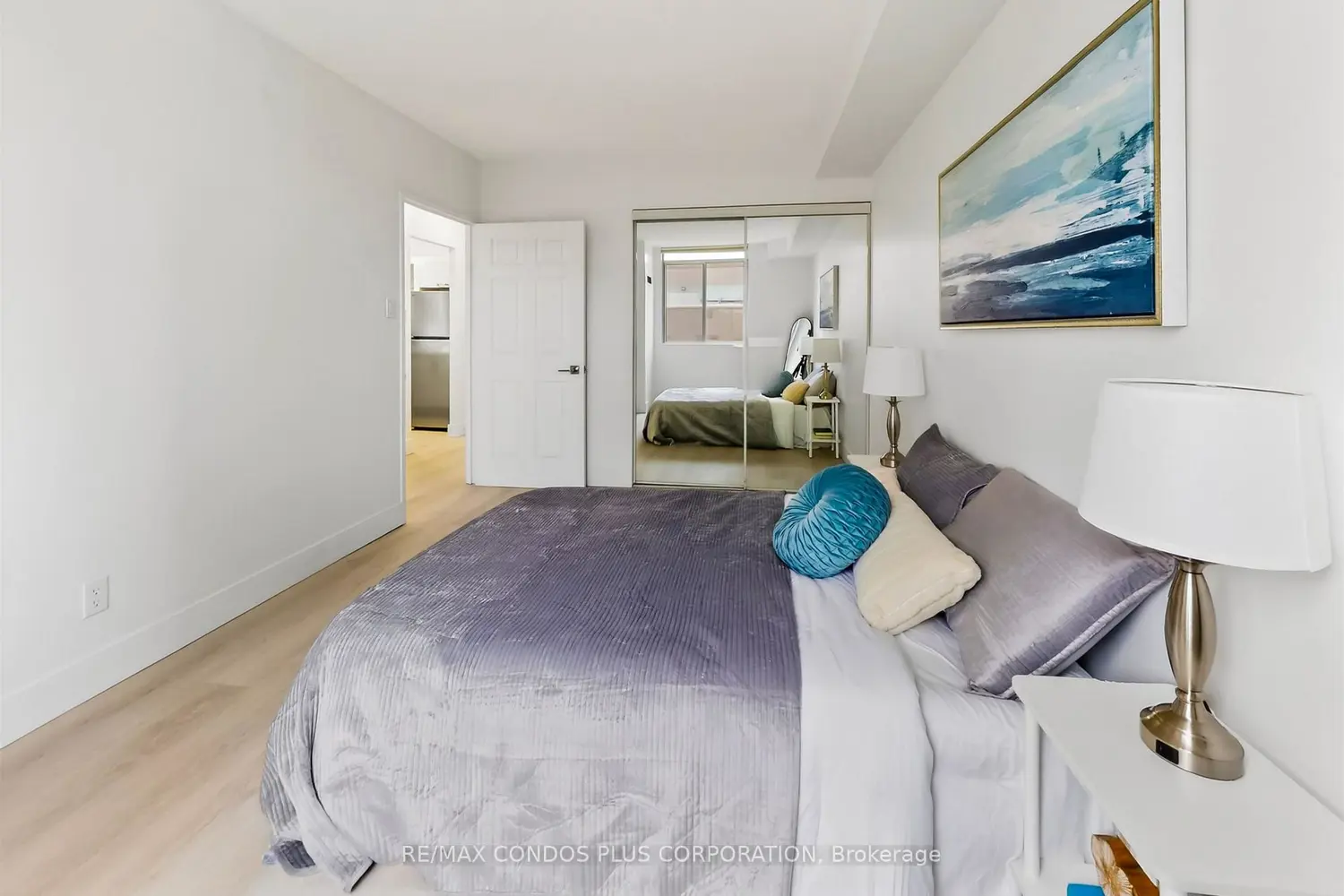 Additional image 14 of 736 Bay Street 1601
