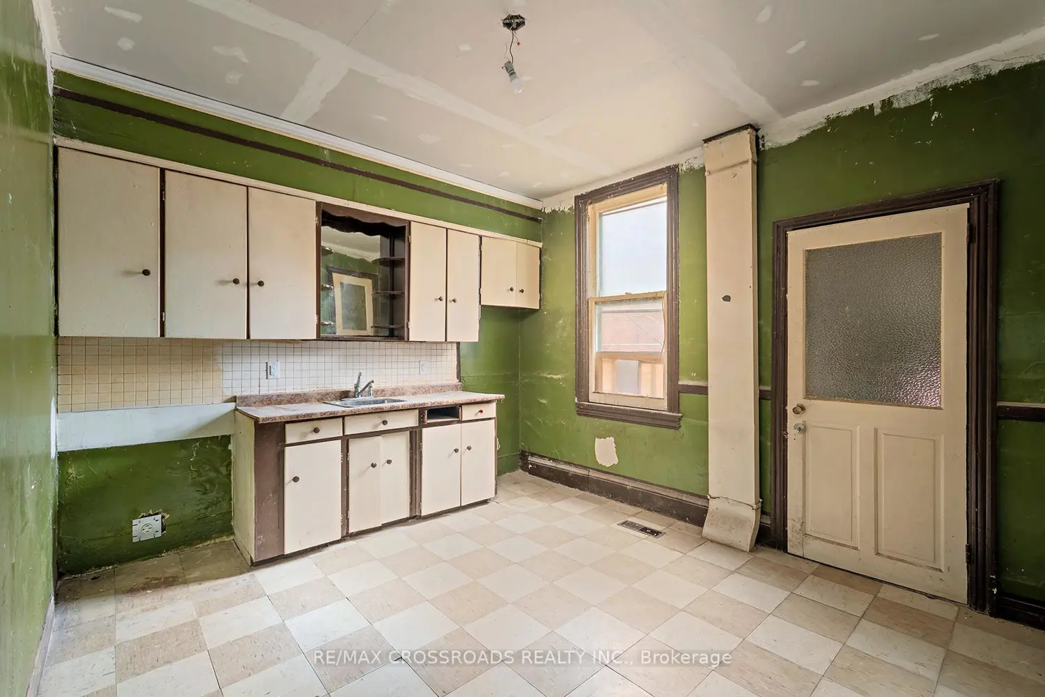Additional image 18 of 587 Palmerston Avenue