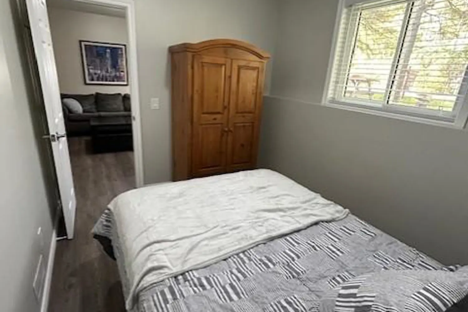 Additional image 12 of 2082 Centre Avenue