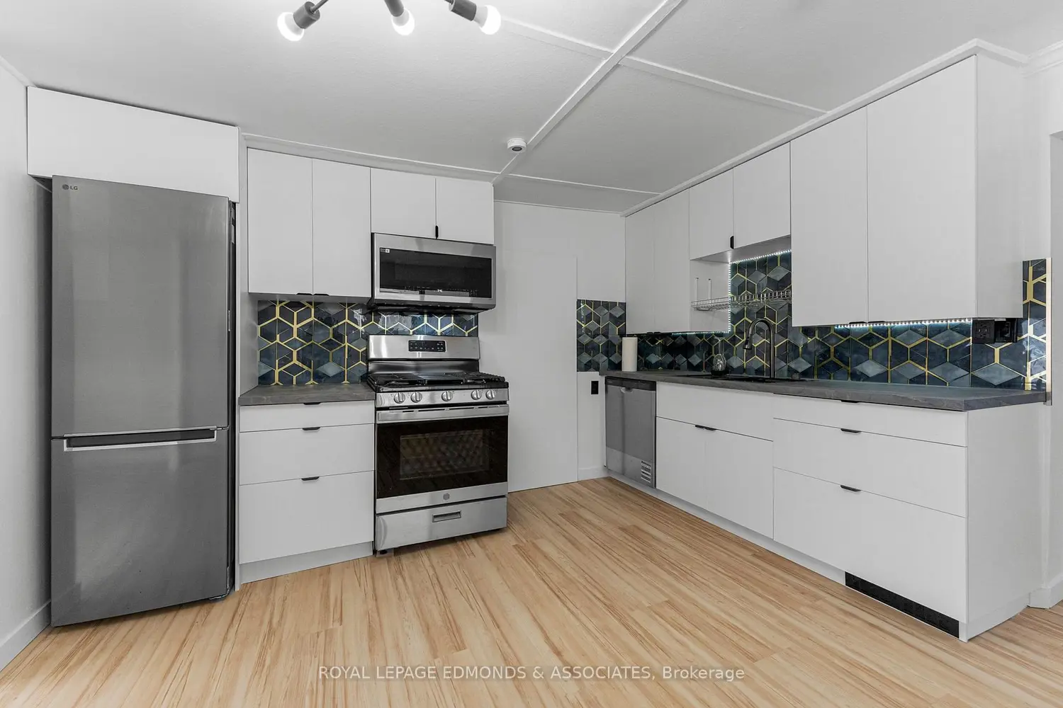 Additional image 12 of 375 Christie Street