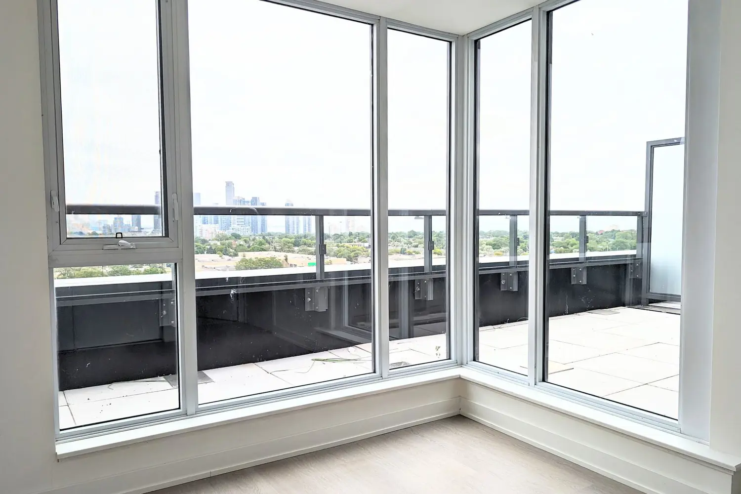 Additional image 13 of 859 The Queensway 910