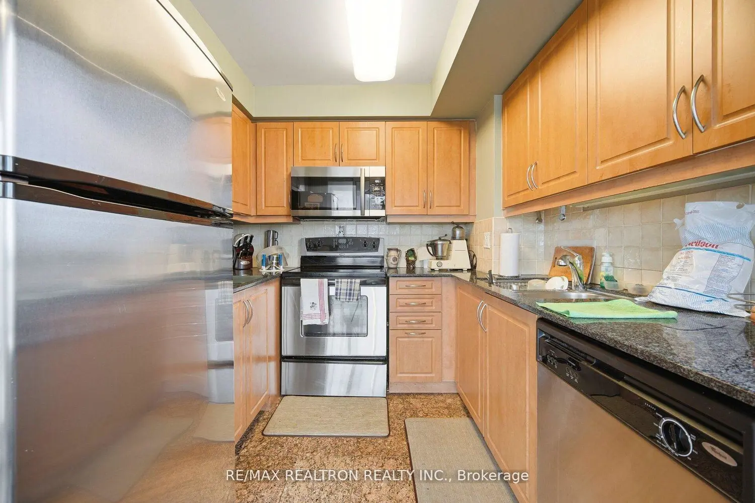 Additional image 5 of 330 Red Maple Road 411